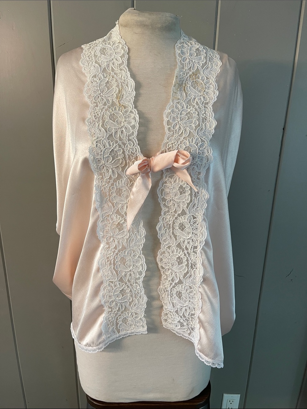 Blanche Vintage Peignoir Bed Jacket Pink
Satin Lace Sissy Romantic Cottage Fairy